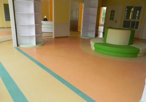 防水防潮、拼接簡(jiǎn)單的塑膠地板性能解析